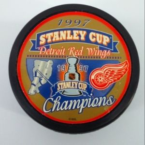 1997 Stanley Cup Detroit Red Wings NHL Championship Champions Hockey Puck